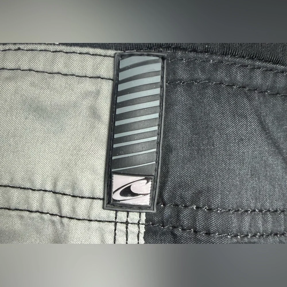 O'Neill Geometric Black, Red and Gray Print Board Shorts Mens Size 40